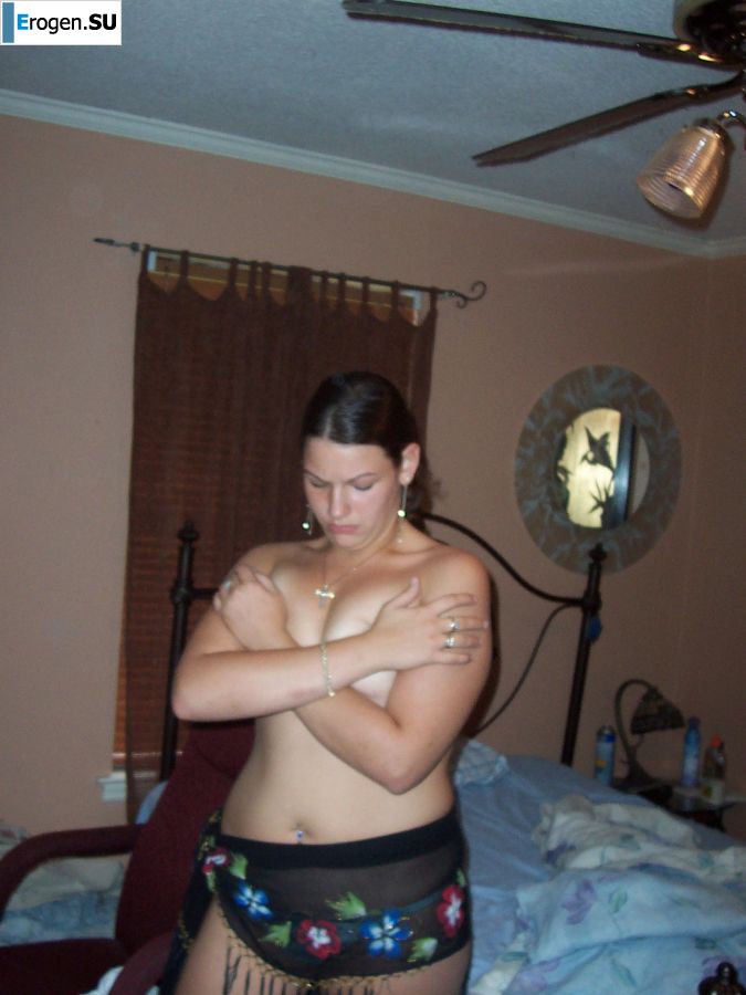 Брюнетка станцевала стриптиз, разделась и раздвинула ноги. Фото 9