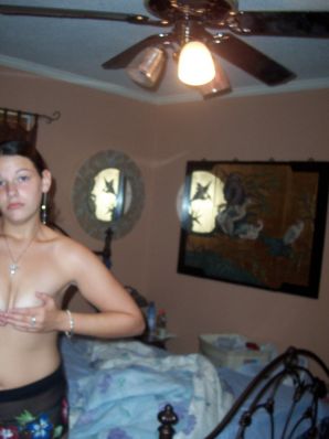 Брюнетка станцевала стриптиз, разделась и раздвинула ноги. Эскиз 10