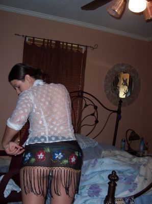 Брюнетка станцевала стриптиз, разделась и раздвинула ноги. Эскиз 14