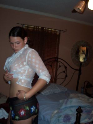 Брюнетка станцевала стриптиз, разделась и раздвинула ноги. Эскиз 17