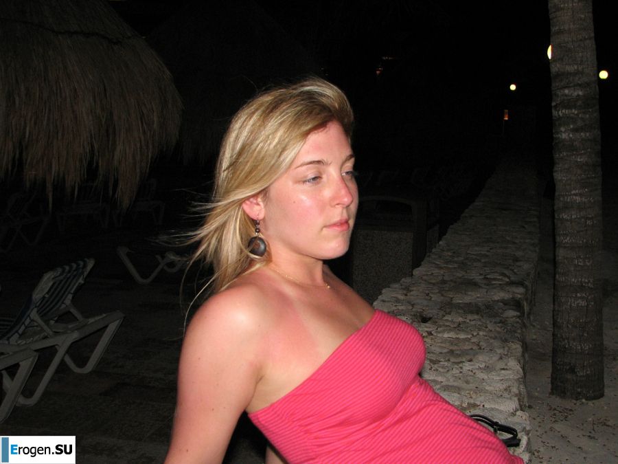 Charming blonde pulled down her blouse and bared boobs. Photo 12