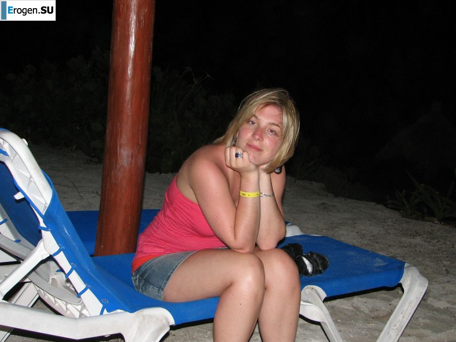 Charming blonde pulled down her blouse and bared boobs. Photo 13