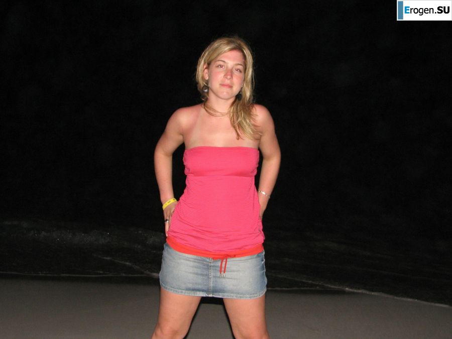 Charming blonde pulled down her blouse and bared boobs. Photo 22