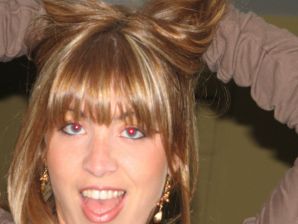 Charming blonde pulled down her blouse and bared boobs. Thumb 6