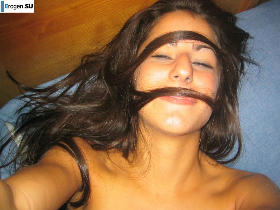 Восточная малышка развлекается со своим парнем голая. Часть 2. Фото 20