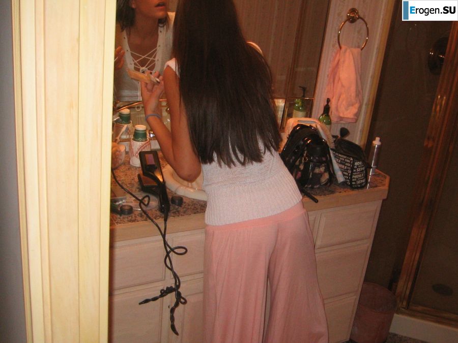 Восточная малышка развлекается со своим парнем голая. Часть 2. Фото 21