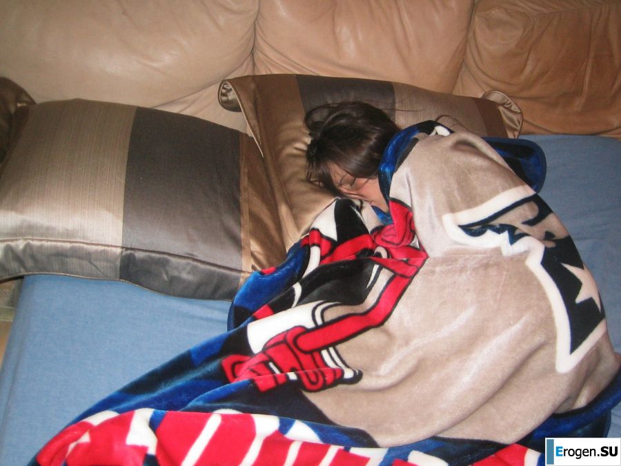 Восточная малышка развлекается со своим парнем голая. Часть 2. Фото 27