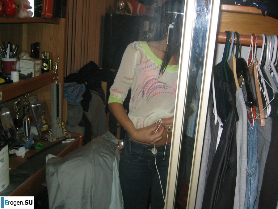 Восточная малышка развлекается со своим парнем голая. Часть 2. Фото 28