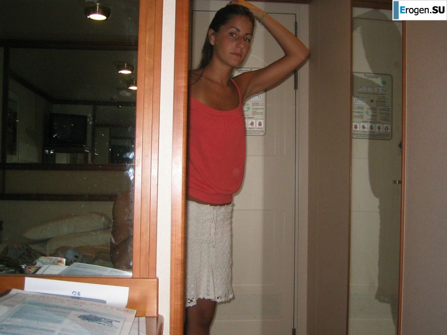 Восточная малышка развлекается со своим парнем голая. Часть 2. Фото 36