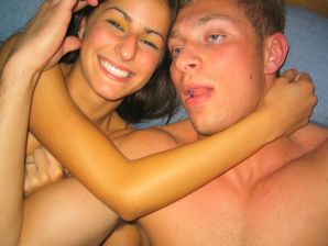 Восточная малышка развлекается со своим парнем голая. Часть 2. Эскиз 17