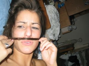 Восточная малышка развлекается со своим парнем голая. Часть 2. Эскиз 18