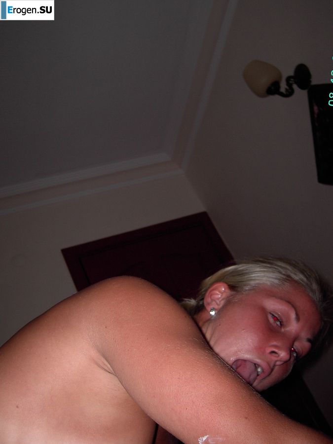 Athletic girl showed elastic boobs. Photo 31