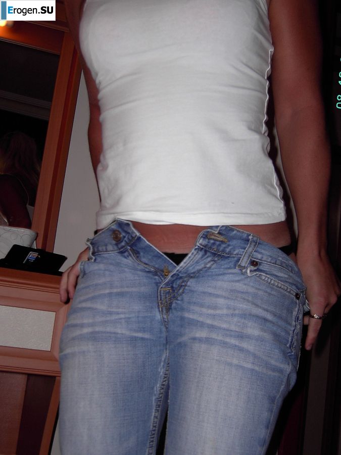 Athletic girl showed elastic boobs. Photo 4