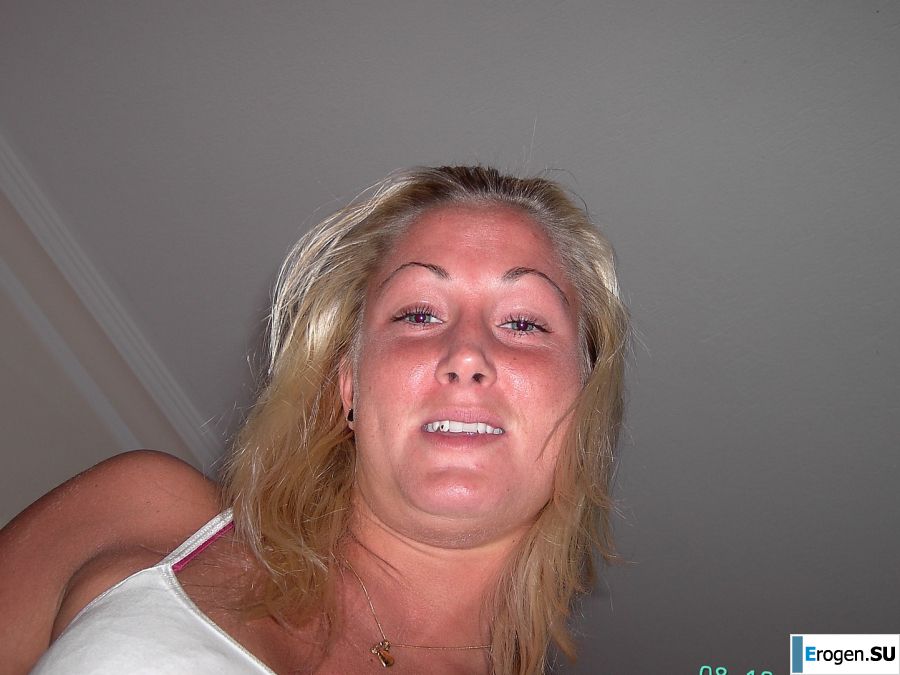 Athletic girl showed elastic boobs. Photo 7