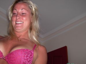 Athletic girl showed elastic boobs. Thumb 9