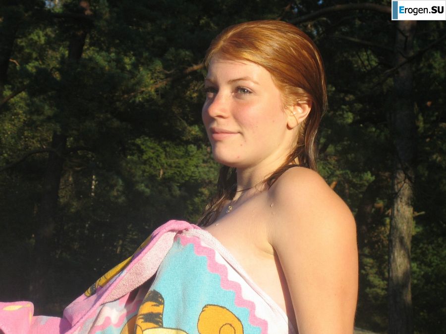 Задорная студентка с мохнатой киской голая купается в озере. Фото 29