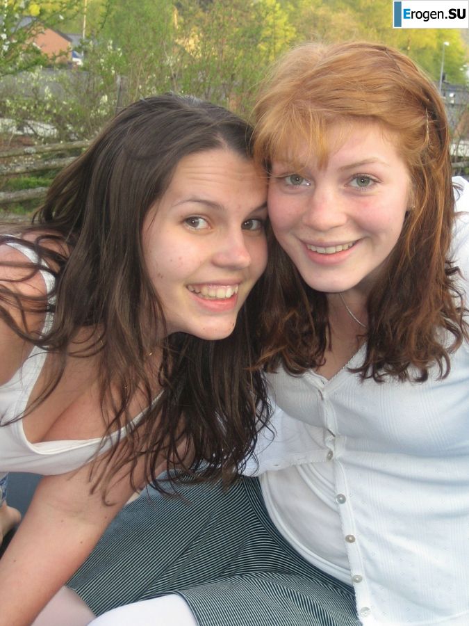 Задорная студентка с мохнатой киской голая купается в озере. Фото 32