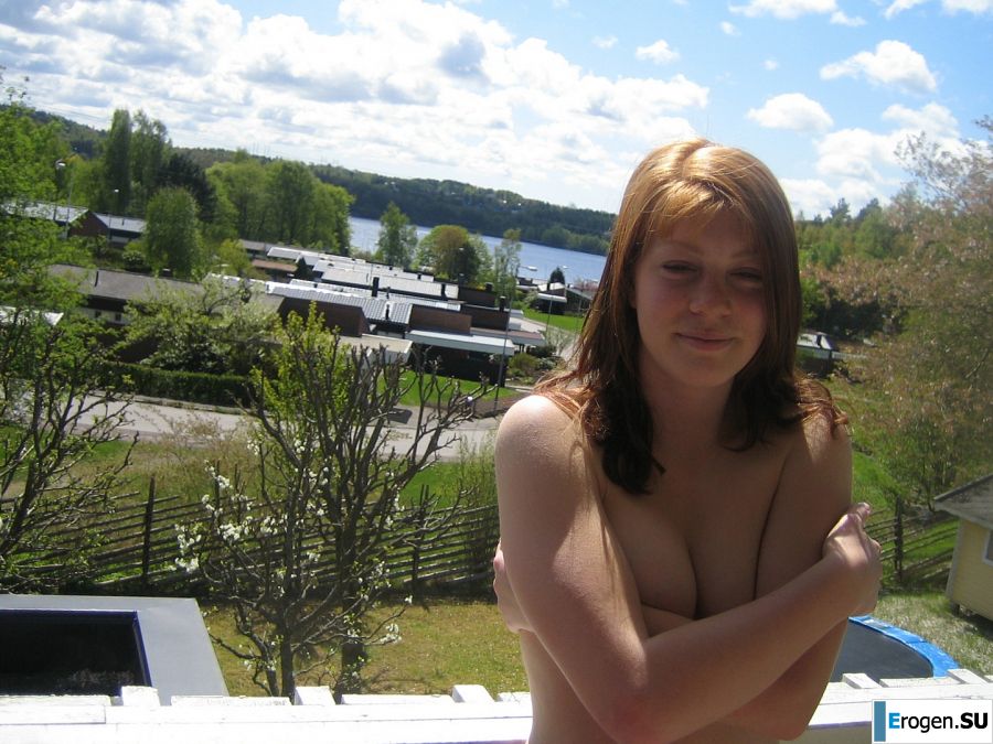 Задорная студентка с мохнатой киской голая купается в озере. Фото 39