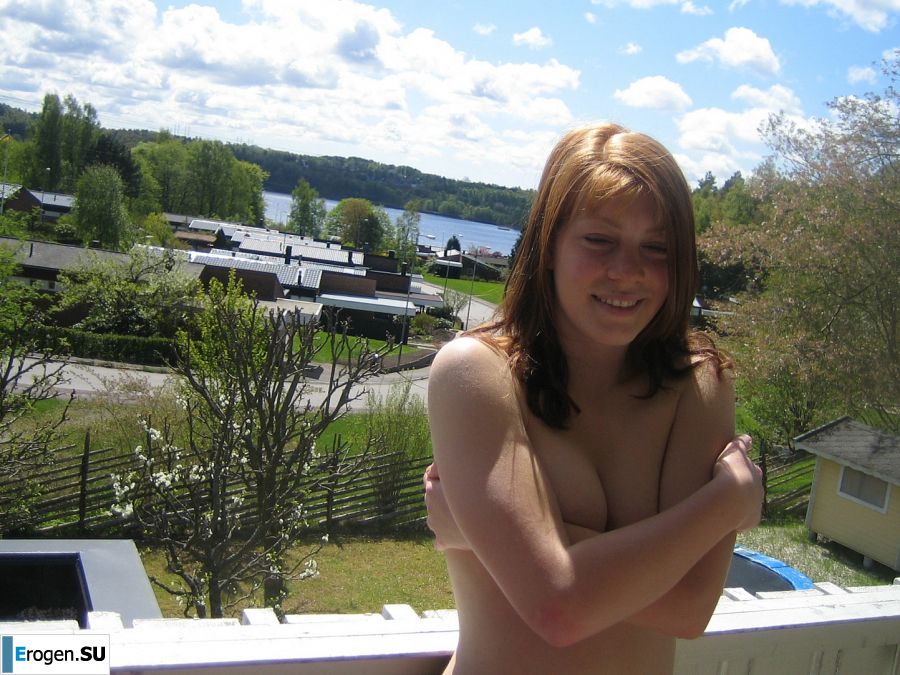 Задорная студентка с мохнатой киской голая купается в озере. Фото 40