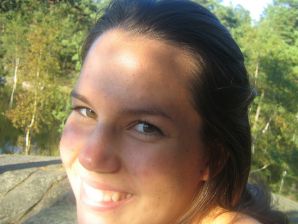 Задорная студентка с мохнатой киской голая купается в озере. Эскиз 27