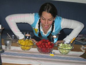 Задорная студентка с мохнатой киской голая купается в озере. Эскиз 33