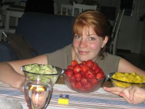 Задорная студентка с мохнатой киской голая купается в озере. Эскиз 36