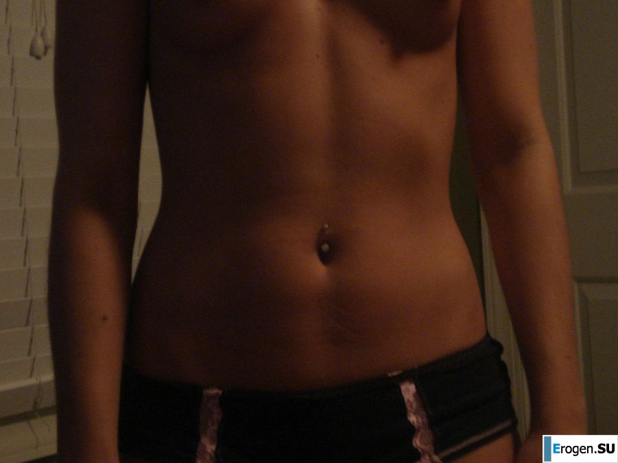 A pretty brunette drank in a bar and bared her breasts in front of a guy. Photo 6