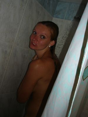 The blonde undressed after the beach and showed boobs. Thumb 8