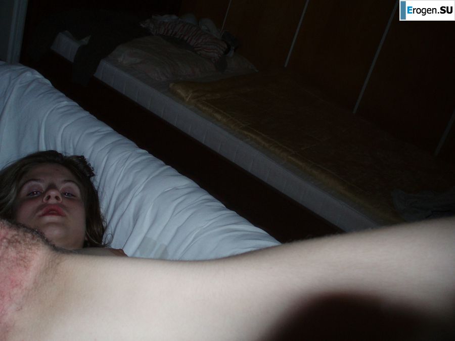 A student with a pierced nipple and tattoos undressed and showed a pussy. Photo 47