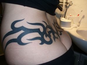 A student with a pierced nipple and tattoos undressed and showed a pussy. Thumb 28