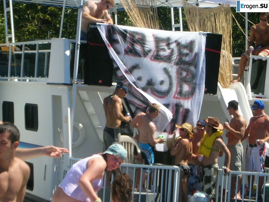 A pretty blonde is exposed in the toilet and spreads her legs in bed. Part 2. Photo 34