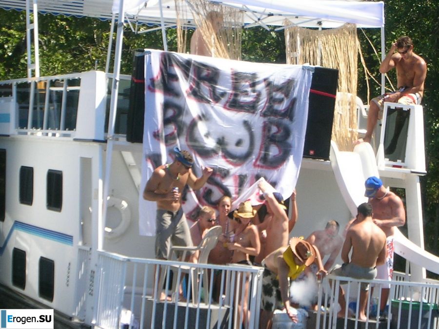 A pretty blonde is exposed in the toilet and spreads her legs in bed. Part 2. Photo 35