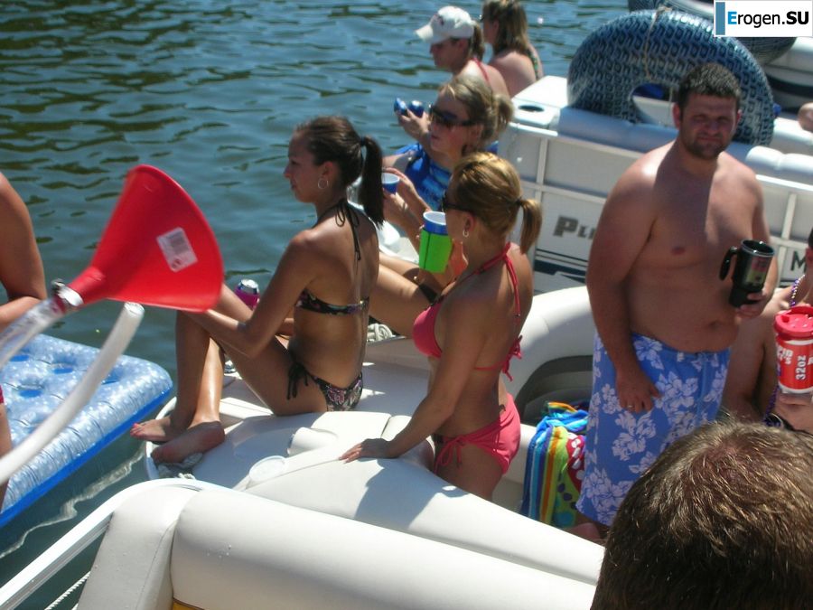 A pretty blonde is exposed in the toilet and spreads her legs in bed. Part 2. Photo 39