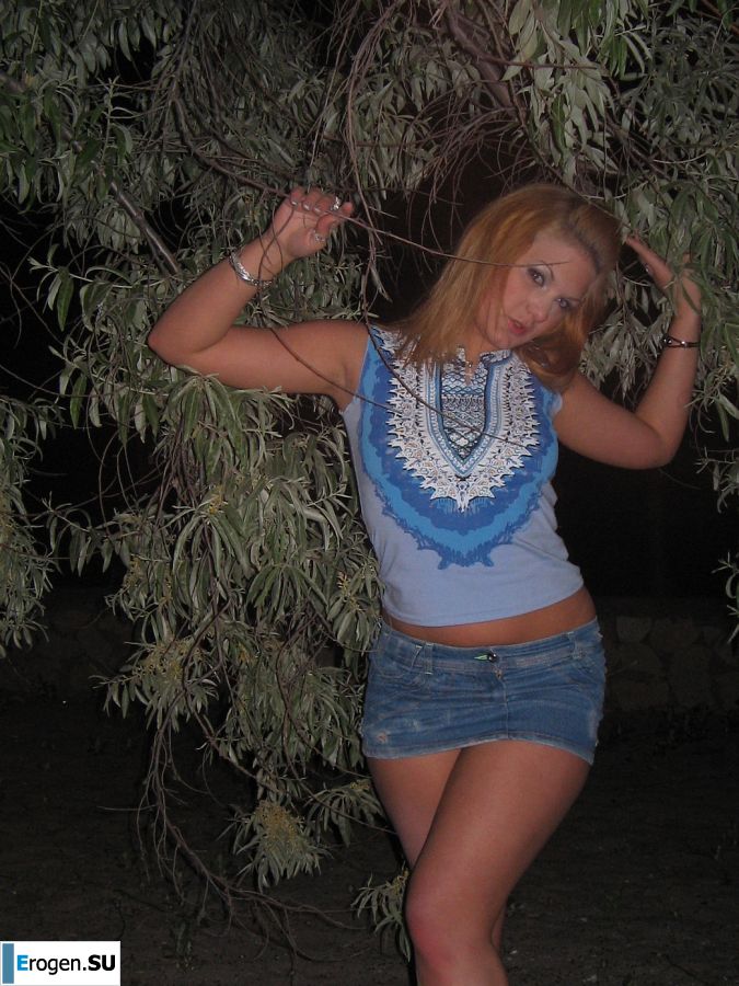 Блондинка и брюнетка целуются и показывают сиськи друг другу. Фото 8