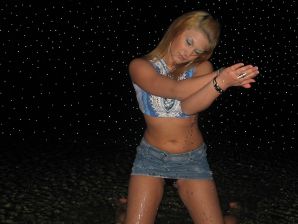 Блондинка и брюнетка целуются и показывают сиськи друг другу. Эскиз 13