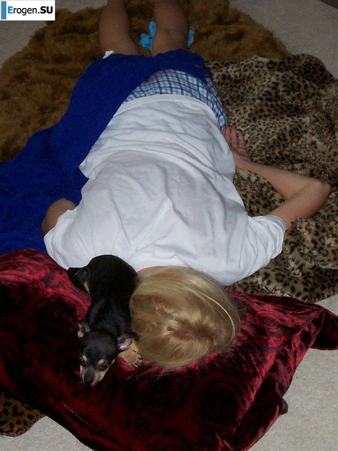 Зрелая блондинка в розовом белье показала попку и достала вибратор. Фото 33