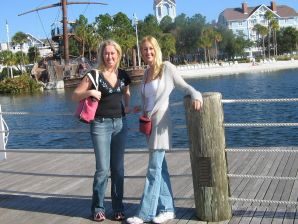 Зрелая блондинка в розовом белье показала попку и достала вибратор. Эскиз 34