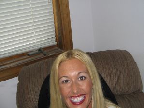 Зрелая блондинка в розовом белье показала попку и достала вибратор. Эскиз 36