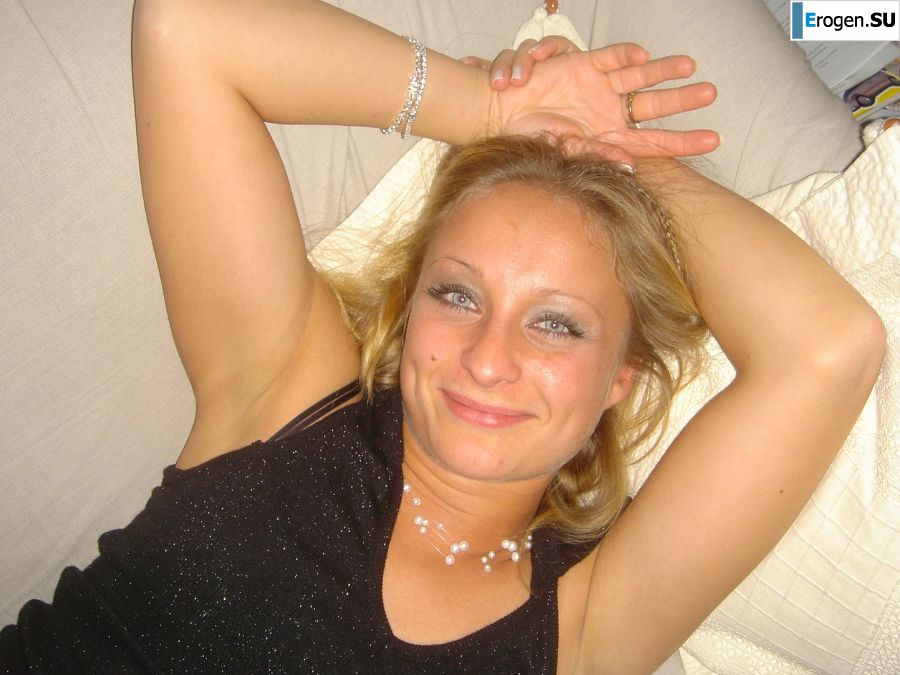 Cute blonde in pink panties showed tight boobs. Photo 16