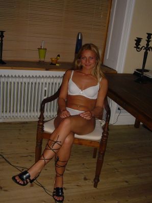 Cute blonde in pink panties showed tight boobs. Thumb 29