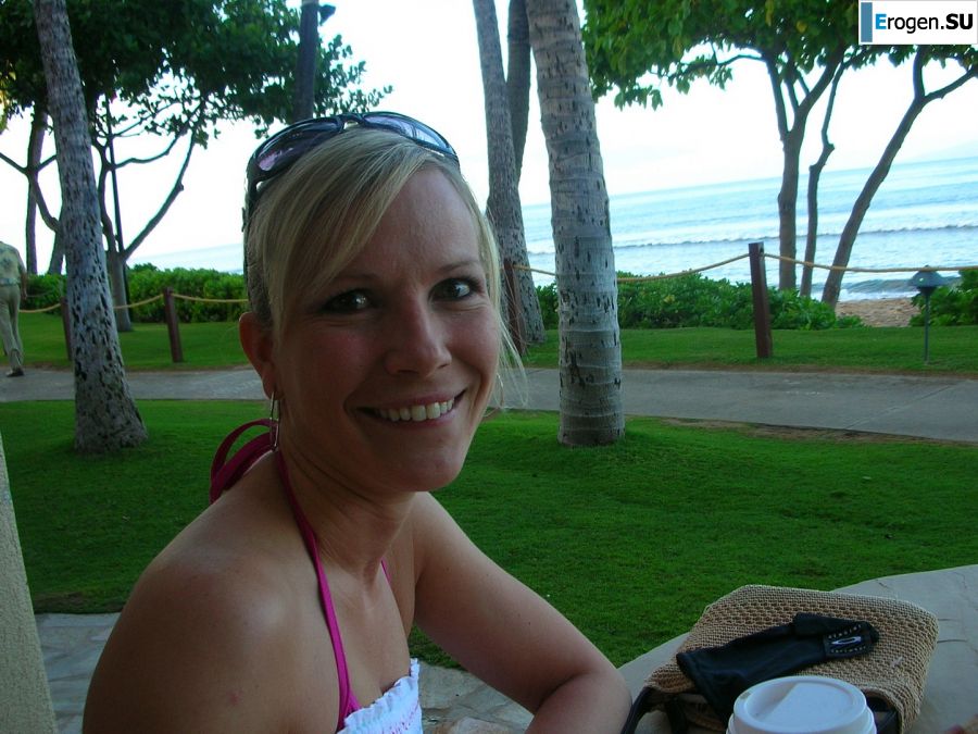 A pretty blonde is laid bare in the toilet and spreads her legs in bed. Part 3. Photo 13