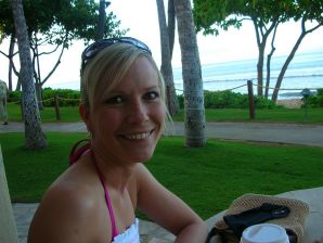 Симпатичная блондинка оголяется в туалете и раздвигает ноги в постели. Часть 3. Эскиз 13