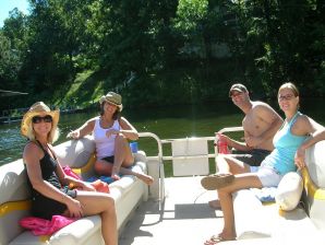 Симпатичная блондинка оголяется в туалете и раздвигает ноги в постели. Часть 3. Эскиз 29