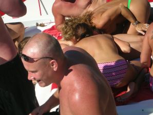 Симпатичная блондинка оголяется в туалете и раздвигает ноги в постели. Часть 3. Эскиз 33