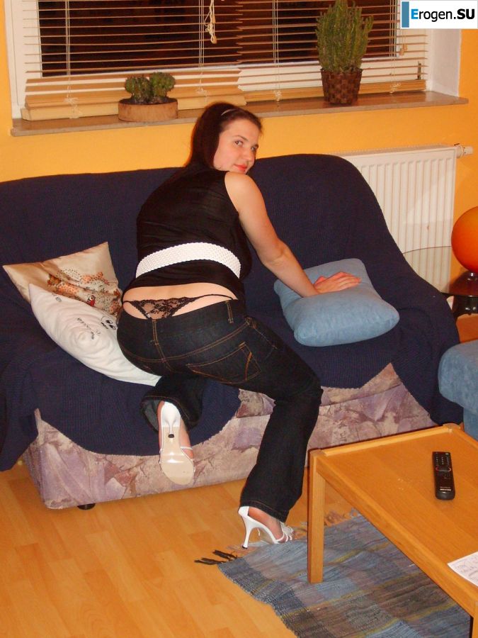 Ролевые игры яркой брюнетки в короткой юбке и ее парня. Часть 2. Фото 3