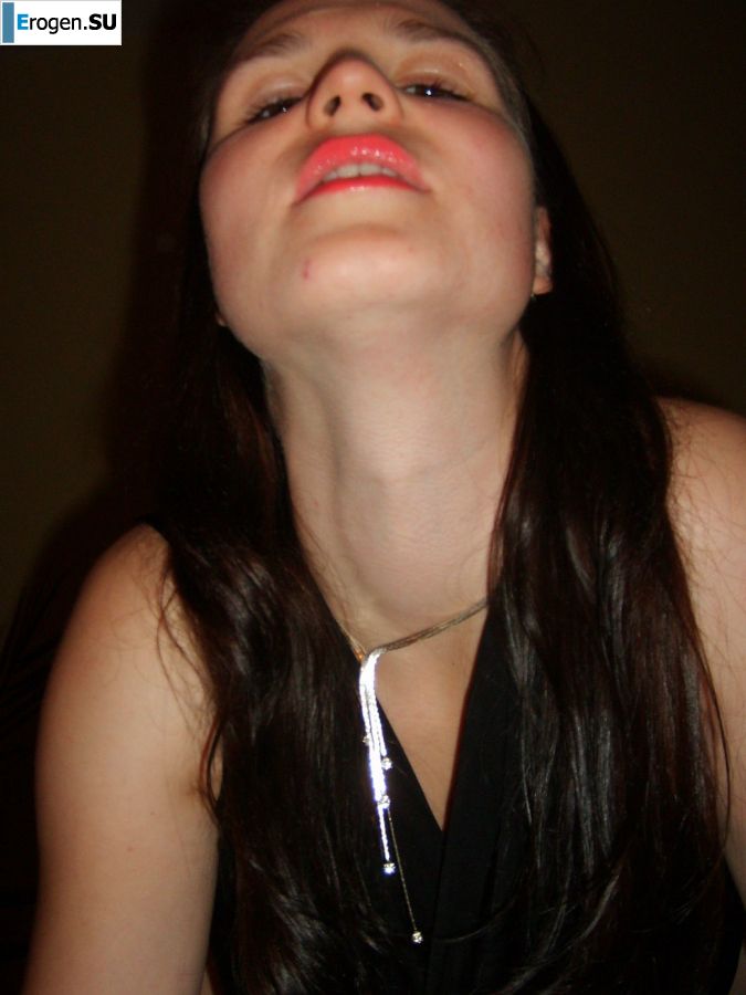 Ролевые игры яркой брюнетки в короткой юбке и ее парня. Часть 2. Фото 5