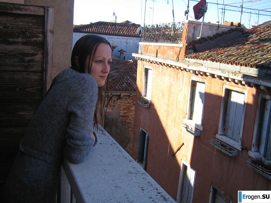 Young minx showed her young and elastic body. Photo 10