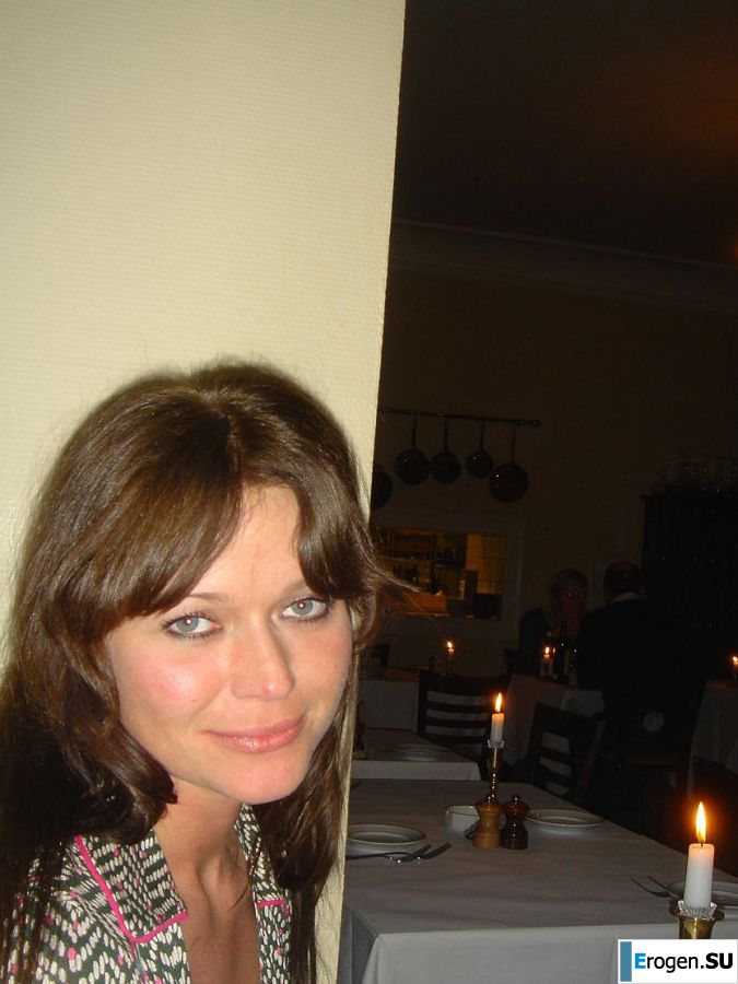 Сочная девушка показала половые губы и бритую письку. Фото 6