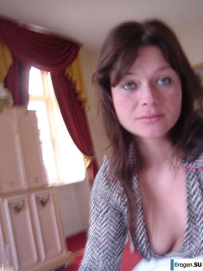 Сочная девушка показала половые губы и бритую письку. Фото 9