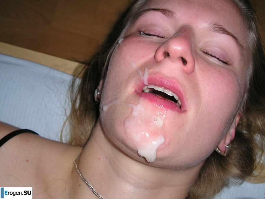 Развратная блондинка ублажает себя вибратором и пальцами. Фото 21